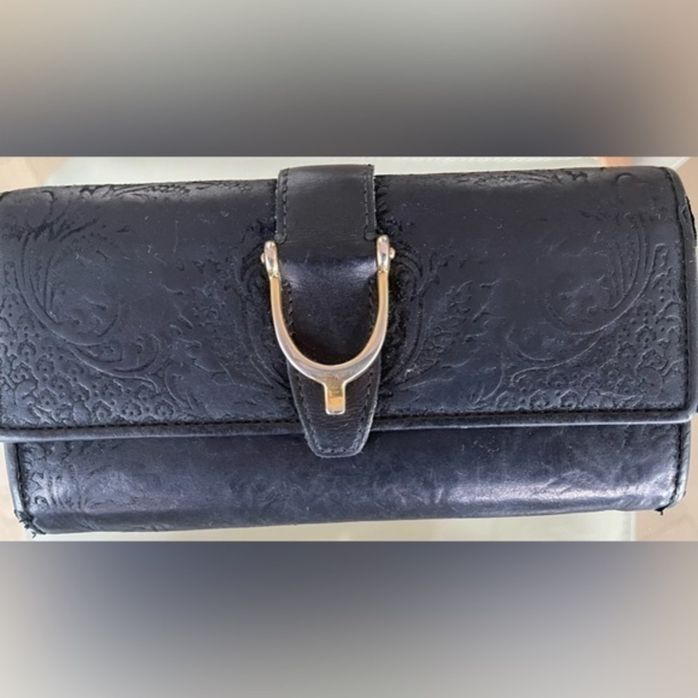 Pre-loved Authentic Gucci leather Long wallet with brass stirrup detail.